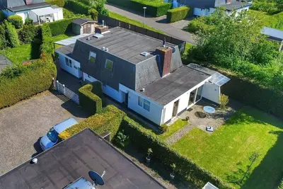 Schoneveld 40 of type zeester located at the Schoneveld holiday park near Breskens is an attractive and comfortable semi-detached house that offers plenty of privacy and features a spacious terrace and garden.