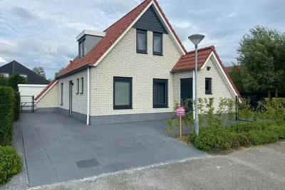 Type Zeemeeuw  located at the Schoneveld holiday park  is a sturdy holiday home with lots of luxury and comfort (74m2). The house is surrounded by a large enclosed garden with a driveway for the car.