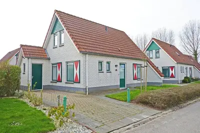 Type Zeemeeuw  located at the Schoneveld holiday park  is a sturdy holiday home with lots of comfort (87m2). A garden with a driveway for the car surrounds the house.