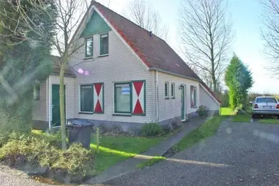 Type Zeemeeuw  located at the Schoneveld holiday park is a tough holiday home with great comfort (87 m2). Around the House there is a garden with driveway for the car.