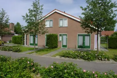 The type Strandparel  located at the Schoneveld holiday park  is a cosy semi-detached house with garden and terrace. There is a spacious living room with an open kitchen and a cosy fireplace.