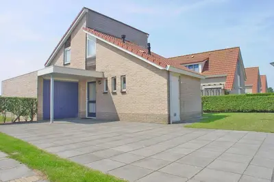 his typ Schelde is a spacious detached bungalow for 8 persons with a spacious garden.