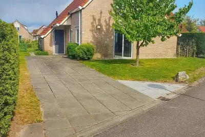 Scheldeveste 228 is a detached 6-person bungalow with approx. 102m2 of living comfort and a lovely garden that is 100% enclosed by a fence. Besides a cosy living room and a practical kitchen with completely new appliances.