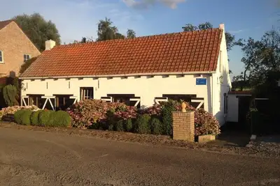 Image de This nostalgic dijk cottage is Number One, a village 3 km behind Breskens. The semi-detached cottage is built against an old seawall and suitable for max. 4 people.