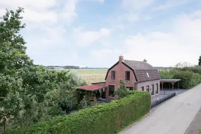 Image de Escape to the peaceful countryside of Biervliet and embrace the serene life in this charming holiday home.