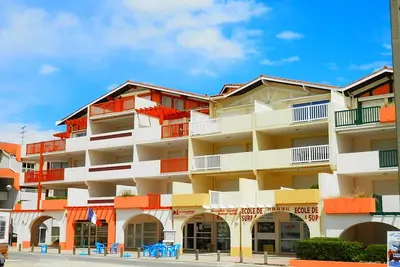 Image de Appartement T2 avec Terrasse et Parking - Vue Océan