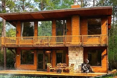 Image de Waterfront Houston Hideout In a Magical Forest