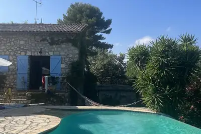 Image de Villa de charme avec piscine à deux pas du village de Valbonne.