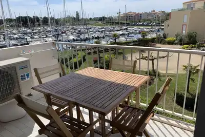 Image de Joli studio cabine avec balcon, climatisé, et vu sur le port