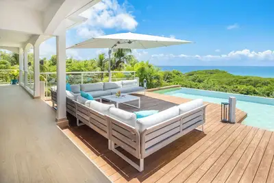 Image de Incroyable villa vue mer, piscine, plage à 2 min à pied, jardin, 10 personnes
