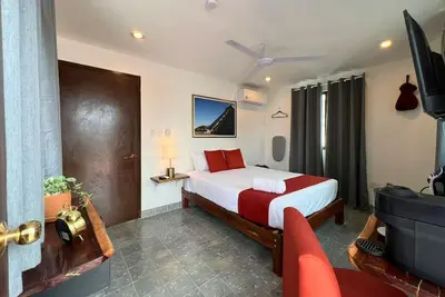 Casa a 5 Minutos de Paseo Montejo. Con 4 Habitaciones Completas Disponibles