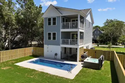 Image de New Retreat with Pool, Hot Tub, and Premium Amenities! Next to 'Park and Paddle'