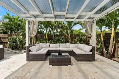 Private pool oasis minutes from Hollywood Beach, Fl