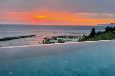 Image de Archangelo Bay, vue incroyable, accès direct à la plage, séjour au calme absolu