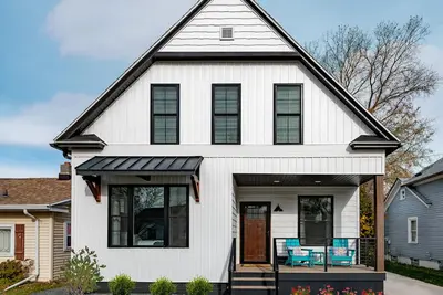 Image de Luxury Lake House-4Bed-2Bath-New Renovation 2023-Walk to Beach, Dining, & More.