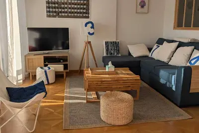 T 3 résidence calme privée, 50 m de la plage, du port, restaurants et du centre.