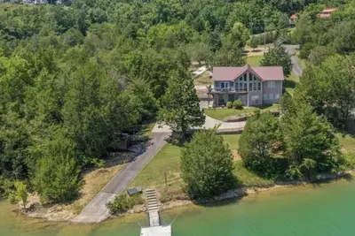 Image de Smoky Mountain Lake Retreat