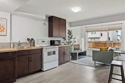 Image de 2 Bedroom walkout basement suite in Okotoks