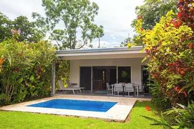 Image de Spectacular and elegant property located in a very central area of the beautiful town of Ojochal.