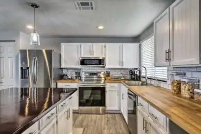 Image de East Tempe 3/2 with Pool/Jacuzzi/Putting Green