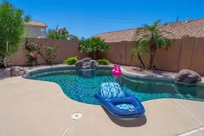 Image de Rare 3 Full bathroom home in golf community W/ private pool. Experienced Host.