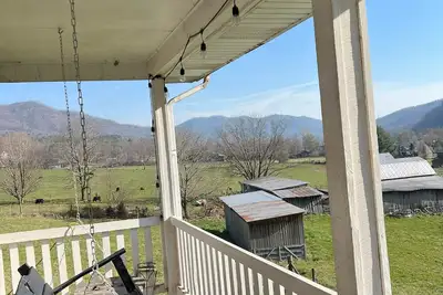 Mountain House near the Appalachian Trail, Watauga Lake, Bristol, & Johnson City