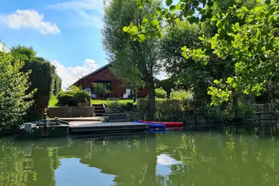 Image de Chalet au Bord de l eau, nature et Confort au Cœur d un Domaine Privé Sécurisé