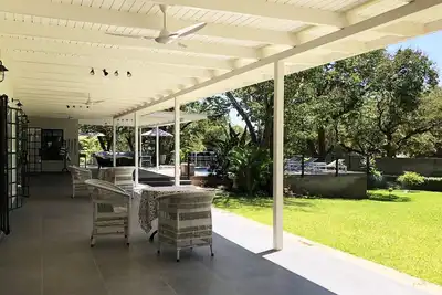 Image de Luxury 5 roomed Villa with A/C, swimming pool etc. in Victoria Falls, Zimbabwe