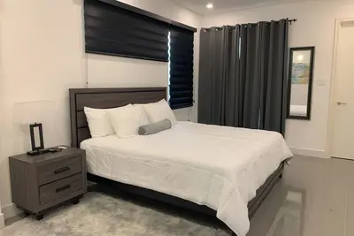 Lovely 2 B/R Apartment in Kingston