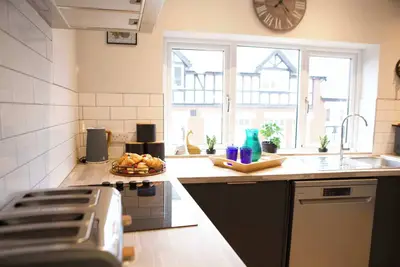 Image de Upper Gathering Sale | Nr Manchester Sleeps 9