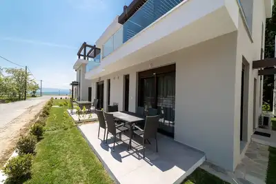 Image de Argilos & Argilos Residential Complexes-Three - Bedroom Triplex with Garden