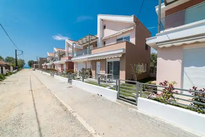 Image de Dionysos -Three-Bedroom Triplex with Garden