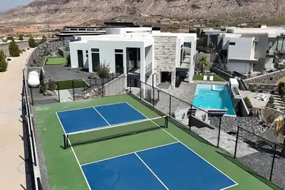 Image de Designer Oasis ~ Golf ~ Pool ~Theater