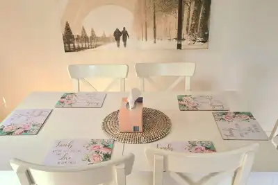 Image de Ironside Catchment: 3-Month Executive Family Base. Walk to Uq & Ferry.