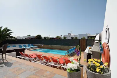 Image de 5 Bedroom 5 Bath - 15 Min Walk To Town, Beach And Bars. Air Con In All Bedrooms