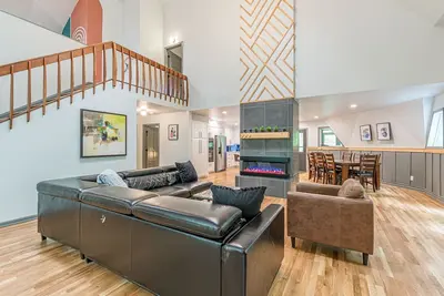 Image de Team Paradise w Pool! 7br + Loft, Locker Rm / 19pp