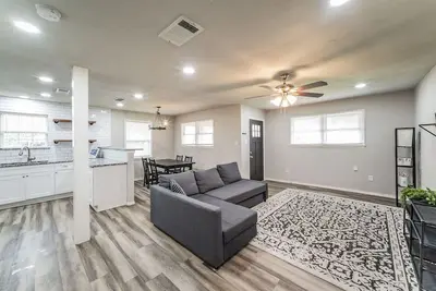 Image de Prime Location in Arlington near the stadiums