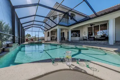 Image de Elegant 4-Br mpur Pedic w/ Pvt Pool & Beach Access