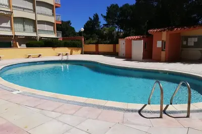 Image de Studio cabine cosy avec piscine à 400 m de la plage idéal pour les familles.
