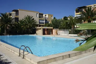 Image de T3 vue mer avec clim, piscine et tennis à 5 min à pieds de la mer