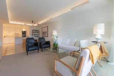 Image de Luxury apartment with pool & garage on Marbella Promenade