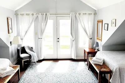 Image de Historic Updated in the Heart of Grafton, Il - Sleeps 16!