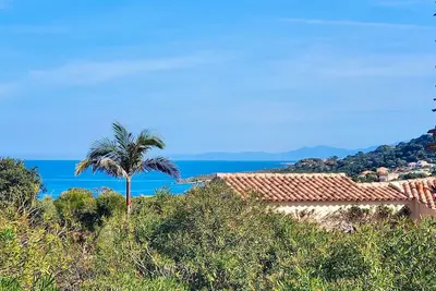 Image de A 300 mètres de la superbe plage de Sant'Ambroggio, dans un quartier calme.