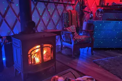 Image de Chillaxation. Unwind with nature in this amazing yurt. Pet friendly!