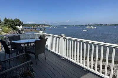Image de Step off the deck to enjoy the beach & a short walk down the scenic peninsula ~