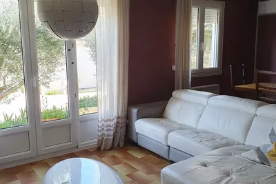 Image de maison  centre  village  impasse  calme. . 20 mns d'Avignon  25 mn  Cavaillon.