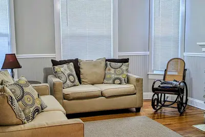 Image de 2br Home: Modern & Classic Near Nature Preserves & Historical Gems! and Hospital