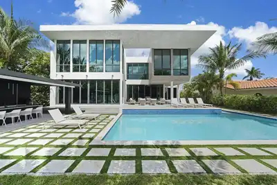 Image de Beautiful Villa on the Water 7 Bedrooms/6. 5 Baths