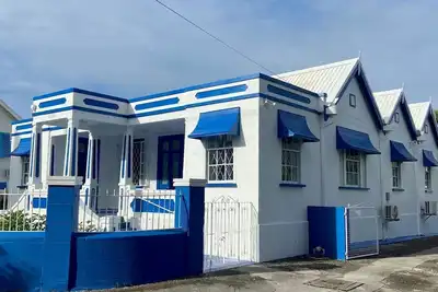 Image de Salty Toes: Newly Renovated Beachfront Home on Worthing Beach!