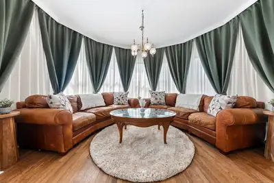 Image de - Beautiful Condo - King Bed - Free Waffle Breakfast -